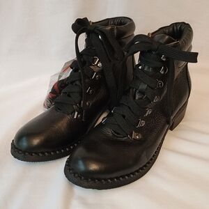 Gentle Souls Lace Up Boots Women's Sz 6 Veric Hiker Bootie Black Leather